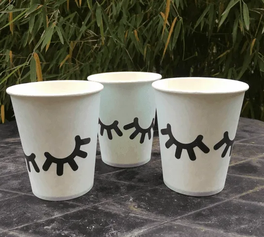 Sleepy eyes stickers op bekertjes