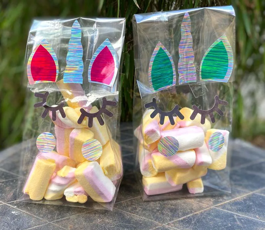 Eenhoorn traktaties, zakjes met snoep